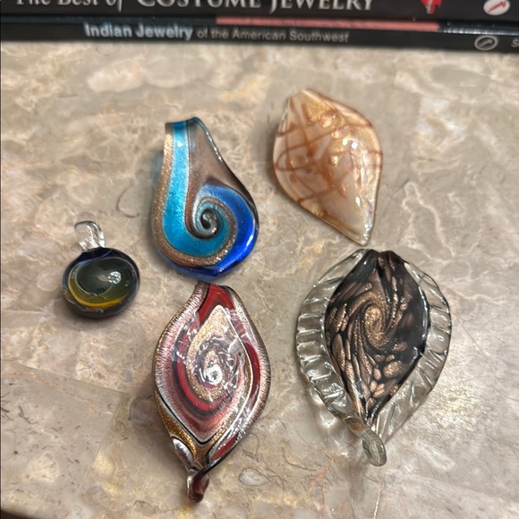 Jewelry - Vintage lot of five diachronic glass pendants in various colors artisan created